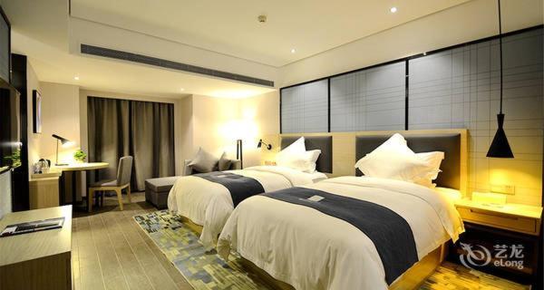 Echarm Hotel Ji'Nan Railway Station Цзинань Экстерьер фото
